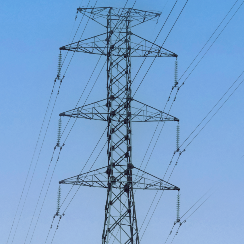Galvanised transmission tower with zinc-coated antennas for telecommunication durability