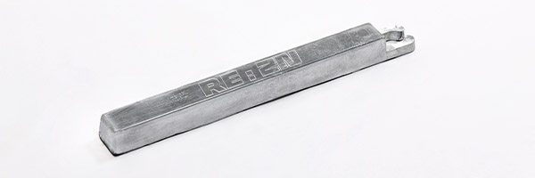 Die-casting ZAMAK alloy feeder bar ingot, approximately 8.5 kg, for efficient casting processes